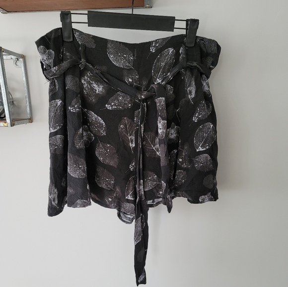 Black Leaf Shorts​ - Picture 1 of 6